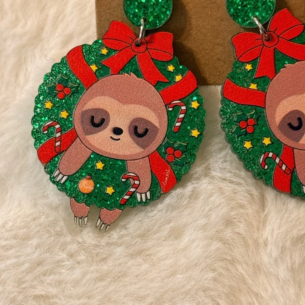 Festive Sloth Wreath Earrings - discounted for small scratch - Picture 3 of 4